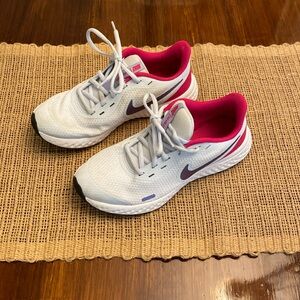 Girls athletic shoes